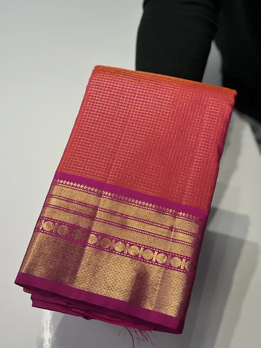 Pure kanchipuram Silk Saree in hues of Organge & Magenta initial view