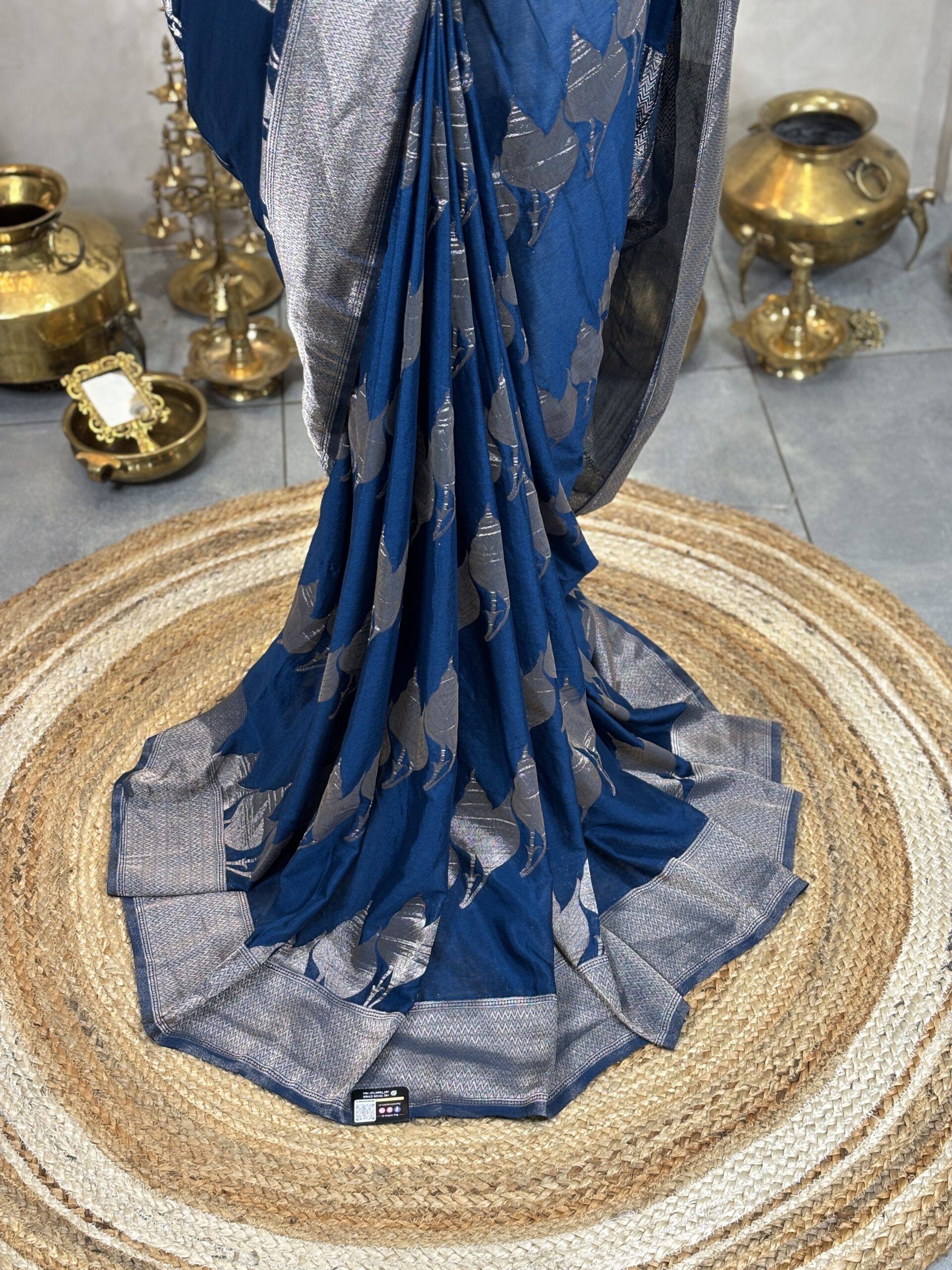 Semi-Crushed Crepe Silk Saree - Image 3