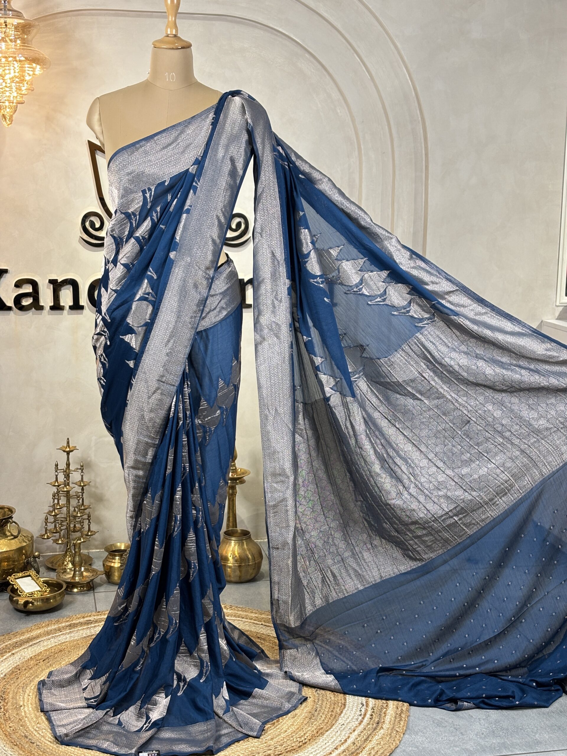 Semi-Crushed Crepe Silk Saree - Image 4