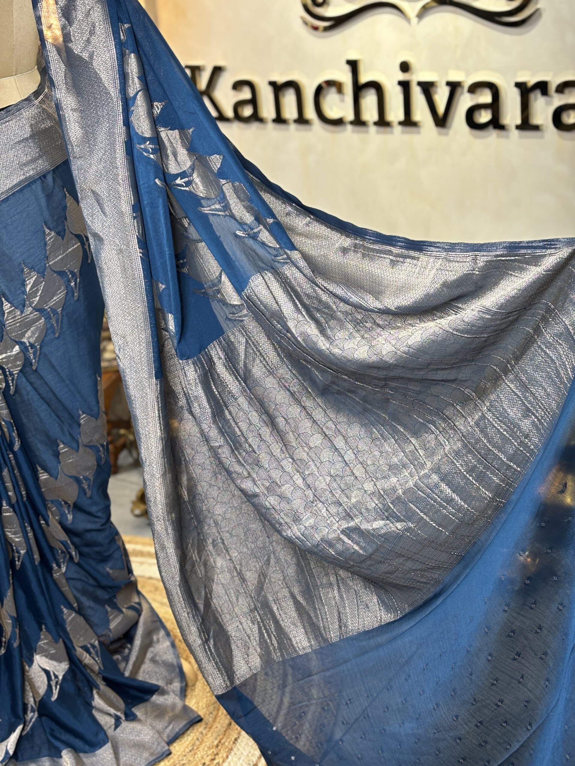 Semi-Crushed Crepe Silk Saree - Image 5