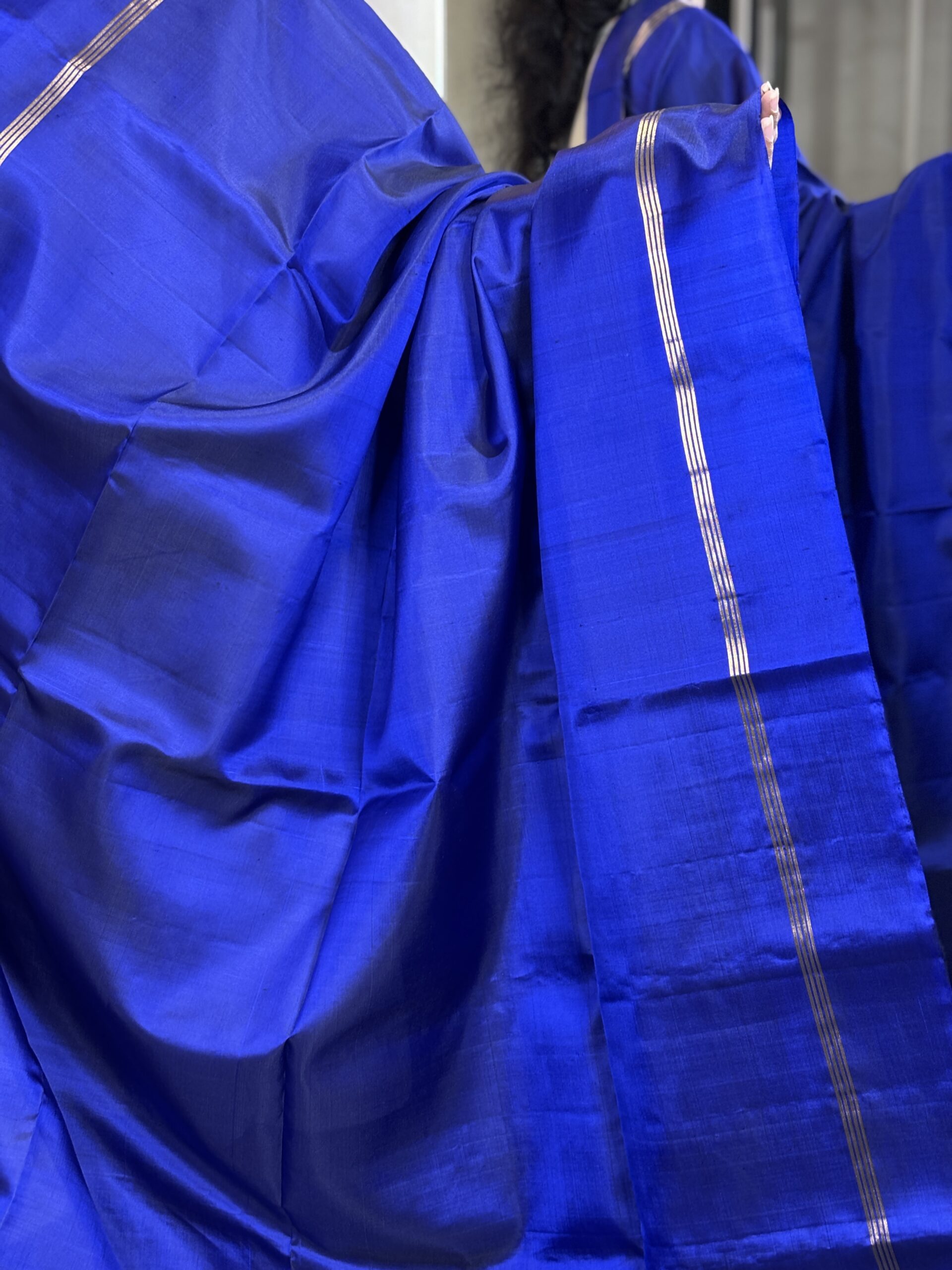 Electric Blue Minimal Kanchipuram Soft Silk Saree - Image 2