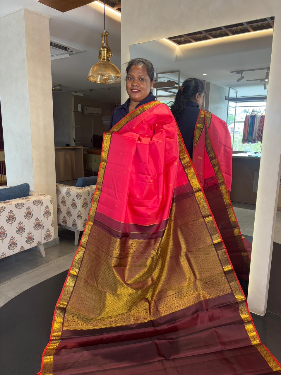 Pure Kanchipuram Silk Saree in Rani Pink with Black Contrast - Image 2