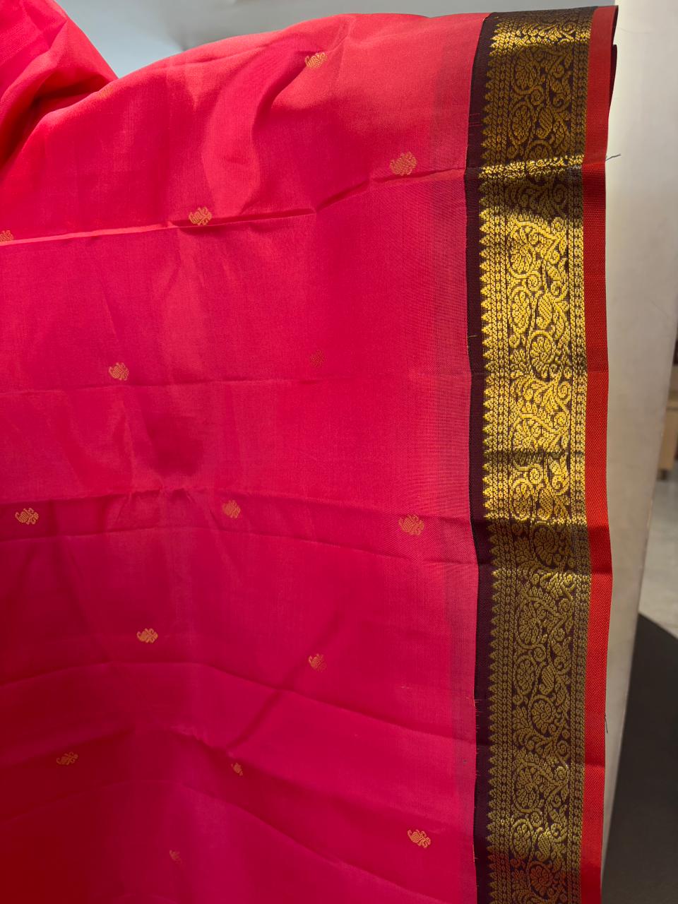 Pure Kanchipuram Silk Saree in Rani Pink with Black Contrast - Image 5