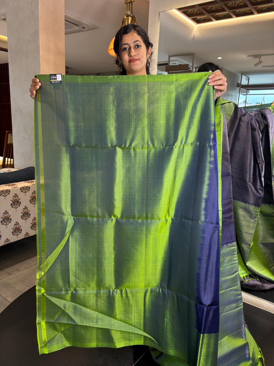 Indigo Blue Kanchipuram Soft Silk Saree with Parrot Green Zari Border - Image 3