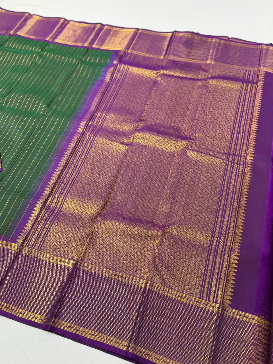 Pure Kanchipuram Silk Saree In Emerald Green with Royal Purple Border - Image 3
