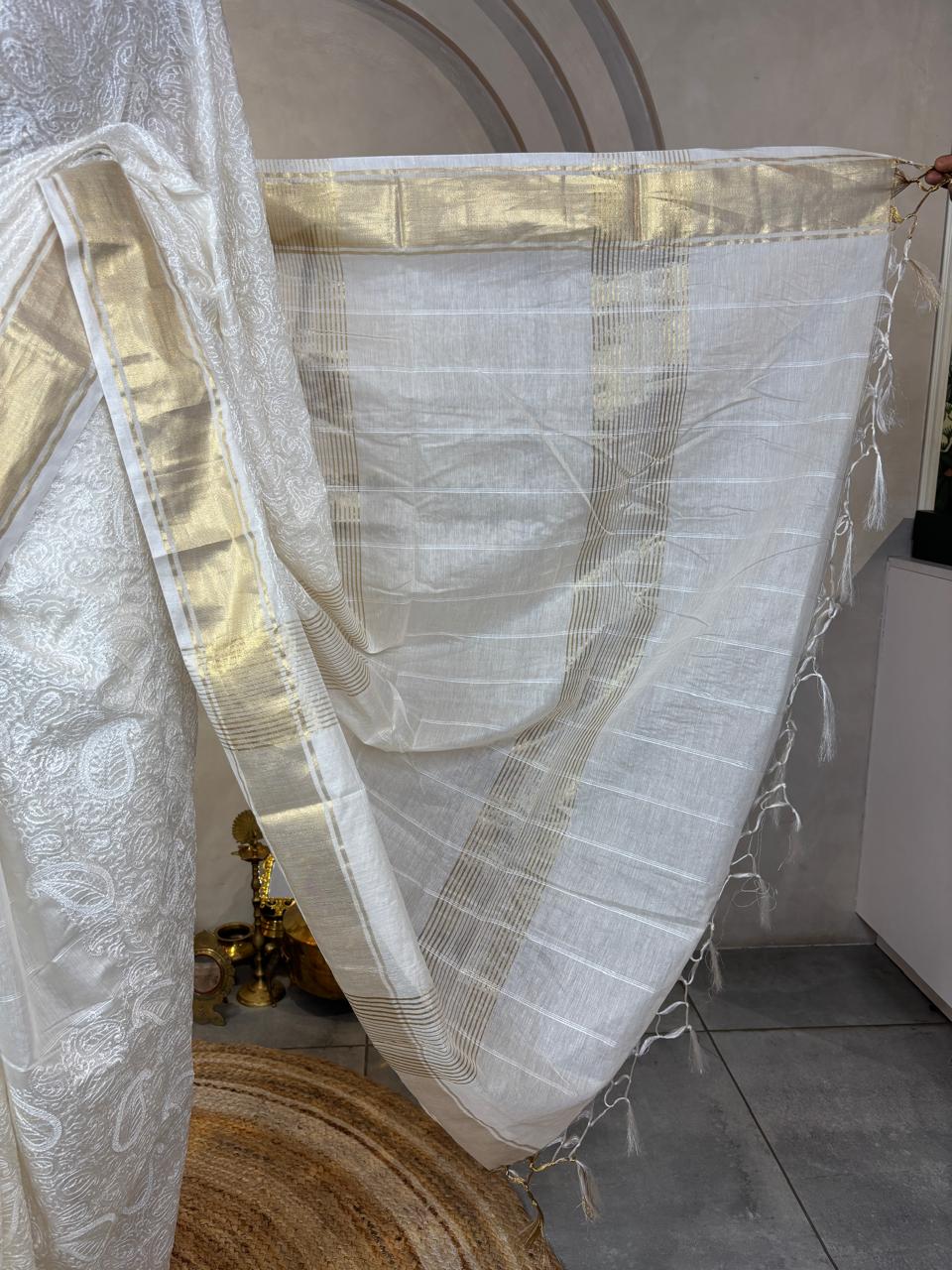 SEMI COTTON SILK SAREE WITH CHIKANKARI EMBROIDERY - Image 4
